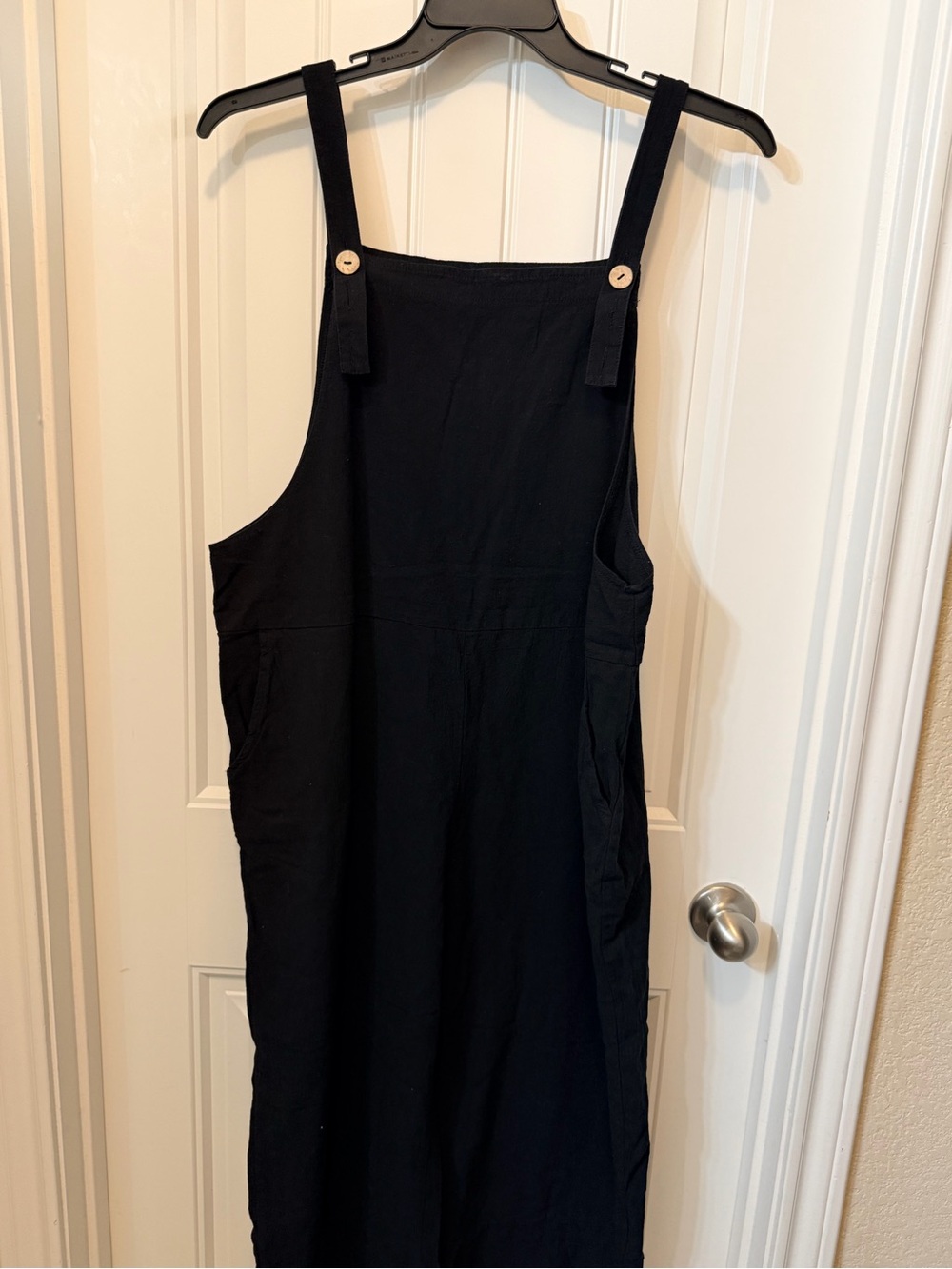 Black Sleeveless Button-Strap Jumper